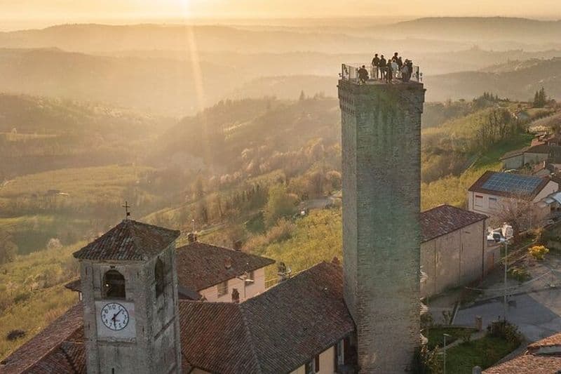 Apéritif sensoriel et chasse au trésor dans la tour historique des Langhe