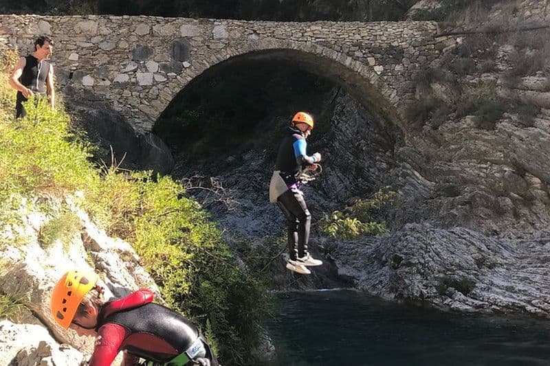 3 Heures de Canyoning dans les Alpes Maritimes