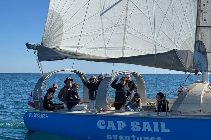 Excursion d'une journée de voile de golf Juan avec plongée en apnée sur l'île