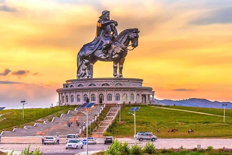 Visite en autocar d'une journée du complexe de la statue de Gengis Khan et de Terelj (traîneau à chiens GRATUIT)
