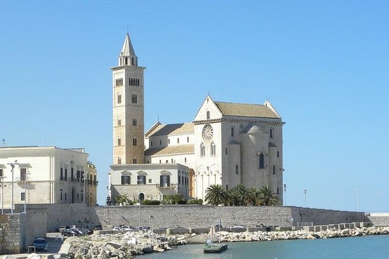 Bari,Trani & Castel Delmont Tour Avec Hôtel Pickup De Lecce
