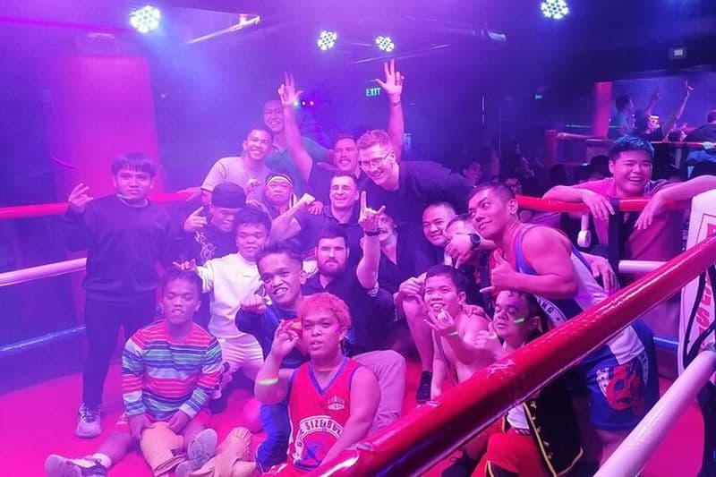 Makati : Pubcrawl Midget boxe musique sur le toit et clubs de gogo