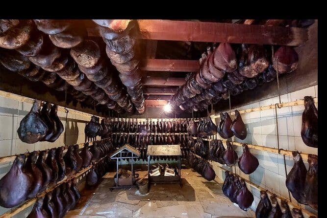 Visite privée: Dégustation de plats et de vins faits maison dans ma maison familiale