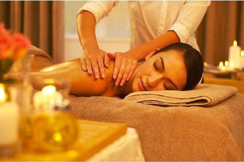 Dîner de canard laqué avec spectacle de changement de visage et option massage