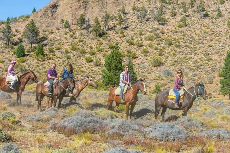 Équitation à Bariloche dans la steppe patagonienne avec barbecue argentin