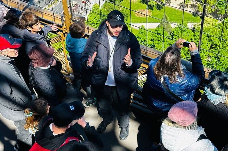 Tour d'escalade de la Tour Eiffel avec accès par ascenseur au sommet (Ecklectours)