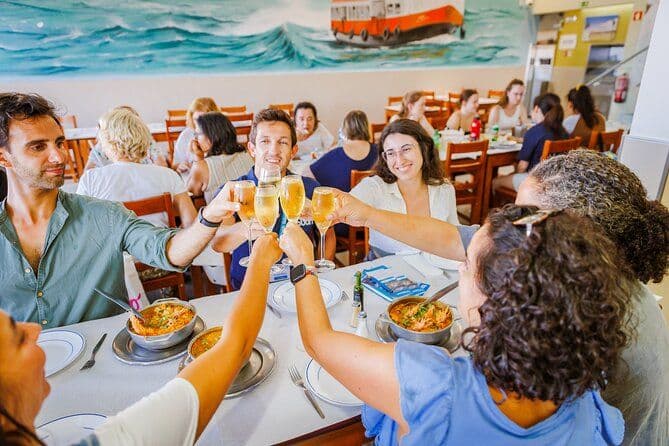 Découvrez Lisbonne : Excursion en petit groupe avec dégustation de vins et de plats