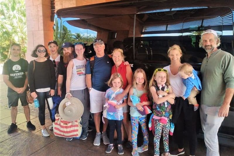 Navette aéroport aller-retour privée en petit groupe / famille