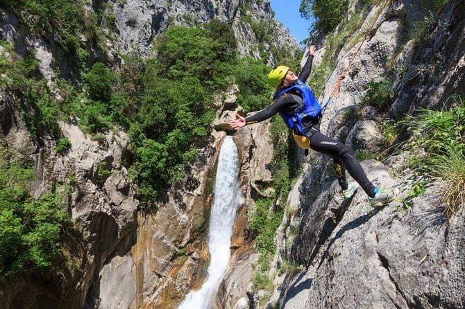 Cetina River Extreme Canyoning Aventure de Split ou Zadvarje