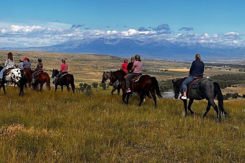 Promenade à cheval dans le pays des ranchs du Montana