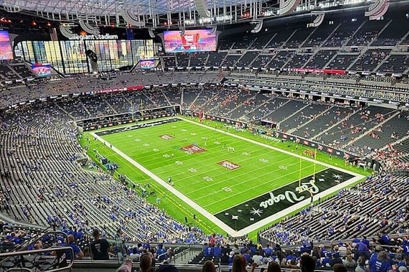 Match de football des Raiders de Las Vegas à l'Allegiant Stadium