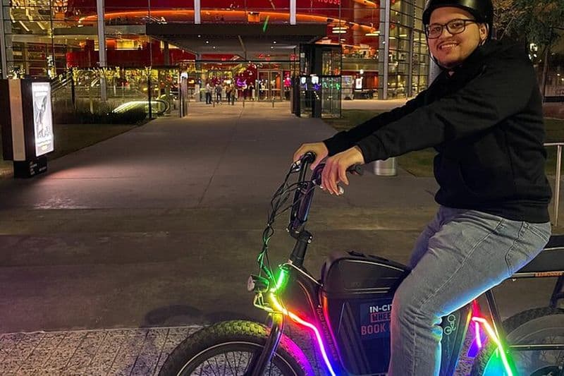 Visite nocturne du centre-ville de Dallas en vélo électrique de 2 heures