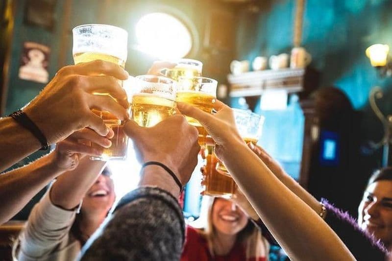 Dégustation de bière à Riga dans un pub irlandais
