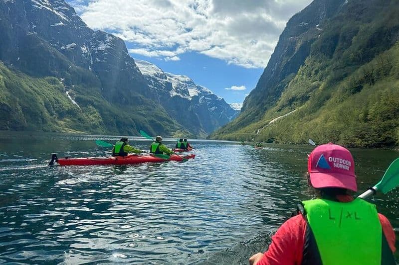 Vossevangen: excursion guidée d'une journée en kayak dans le Nærøyfjord