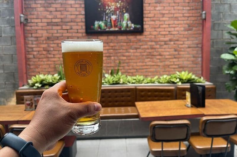Visite privée de bière artisanale et d'aventure touristique en scooter à Ho Chi Minh-Ville