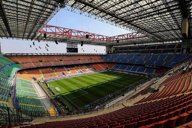 Visite privée: stade San Siro et visite de Milan moderne avec prise en charge à l'hôtel