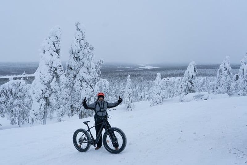 Excursion privée en vélo électrique en hiver au départ de Rovaniemi