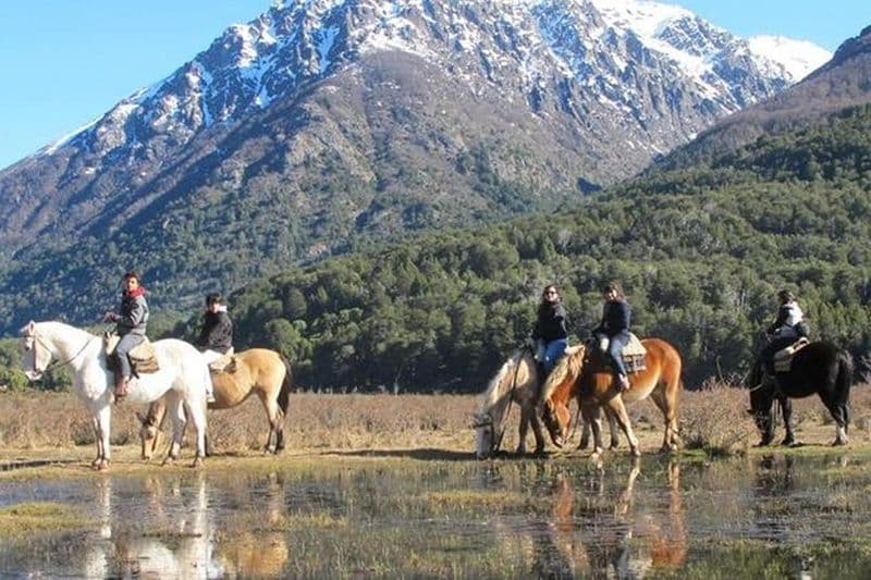 Los Baqueanos Lake Gutierrez Équitation