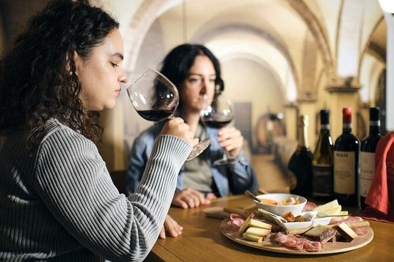 Dégustation de vins près de la maison et de l'arène de Juliette avec Valpolicella