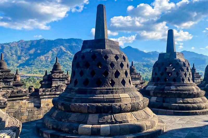 Visite privée du patrimoine de Borobudur – Merapi Jeep & Prambanan Temple