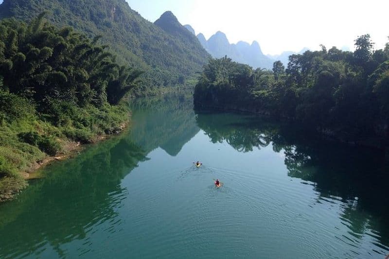 Activité de kayak dans le parc de Yangshuo, Chine