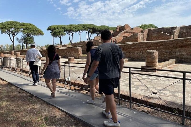 Visite guidée d'Ostia Antica incluant le théâtre antique et les bains