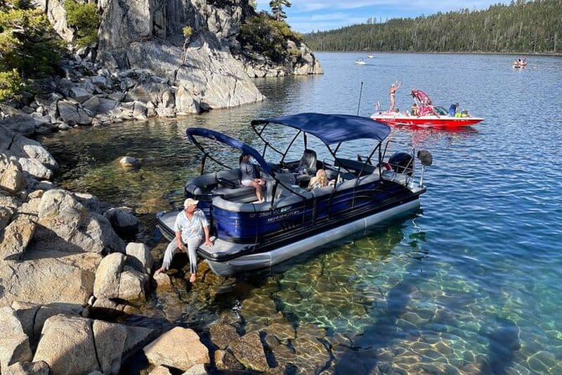 Location de bateau ponton de luxe sur le lac Tahoe, coût du capitaine non inclus
