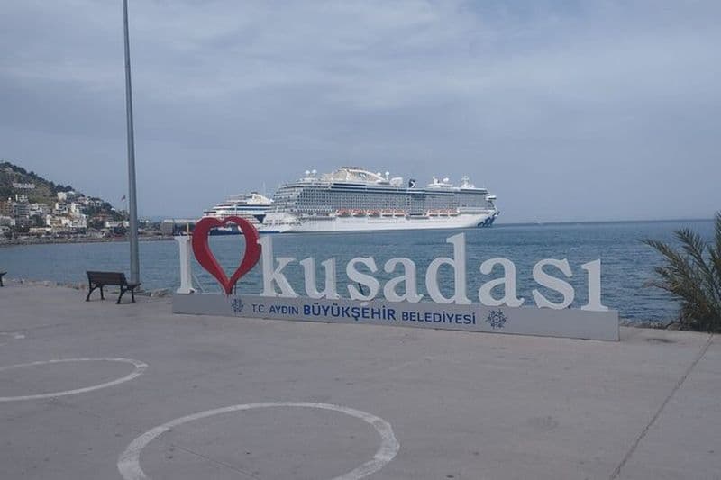 Visite à pied d'une demi-journée à Kusadasi et expérience de bain turc