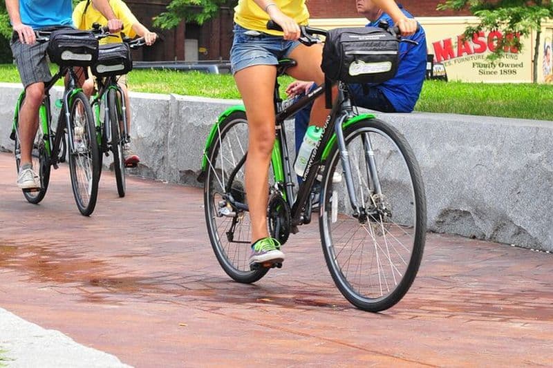 Location de vélo de ville hybride confortable à Boston