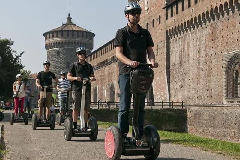 Milan: Visite en Segway avec Guide touristique local en direct - 3 heures et demie