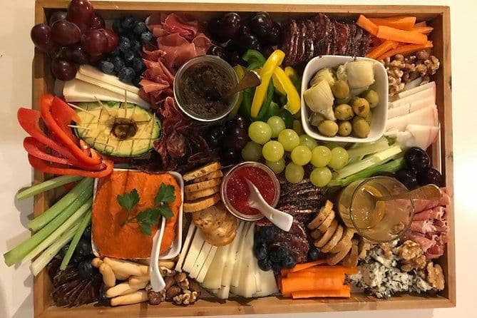 Construire une planche à fromage de charcuterie catalane et un accord de vins (options V / VG)