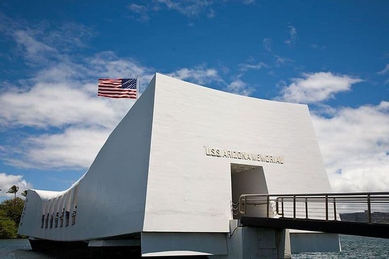 Pearl Harbor, le cimetière commémoratif national et la visite de la ville d'Honolulu