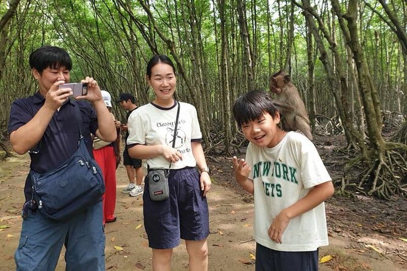 Excursion d'une journée complète sur l'île aux singes avec canoë dans la forêt de mangroves de Can Gio