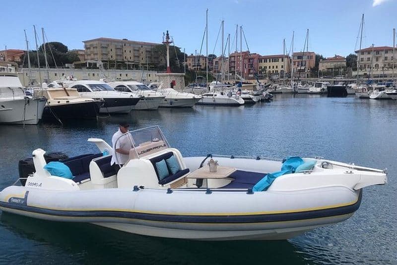 Excursion privée de 4 heures en bateau sur la Côte d'Azur avec baignade et vin