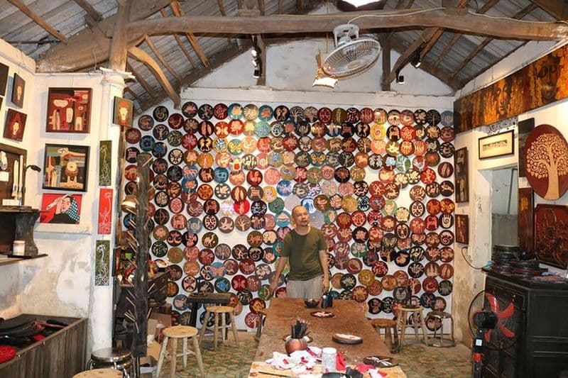 Visite du village de peinture laquée de Ha Thai