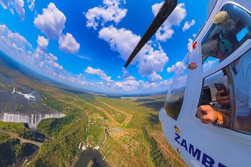 Expérience de vol en hélicoptère au-dessus des chutes Victoria