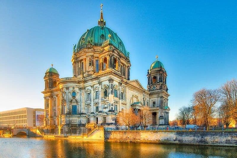 Rallye urbain privé de livres audio autour de l'île aux musées à Berlin