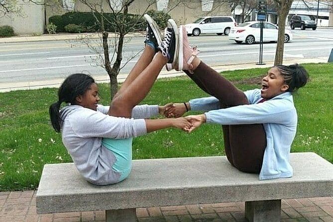 Chasse au trésor aventureuse dans l'ouest de la Jordanie par des charognards zombies