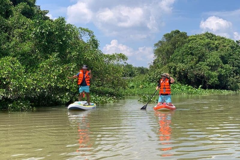 Explorez les tunnels de Cu Chi en Stand Up Paddle avec déjeuner.