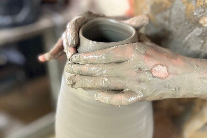 Atelier de céramique en Sardaigne. L'art du tour