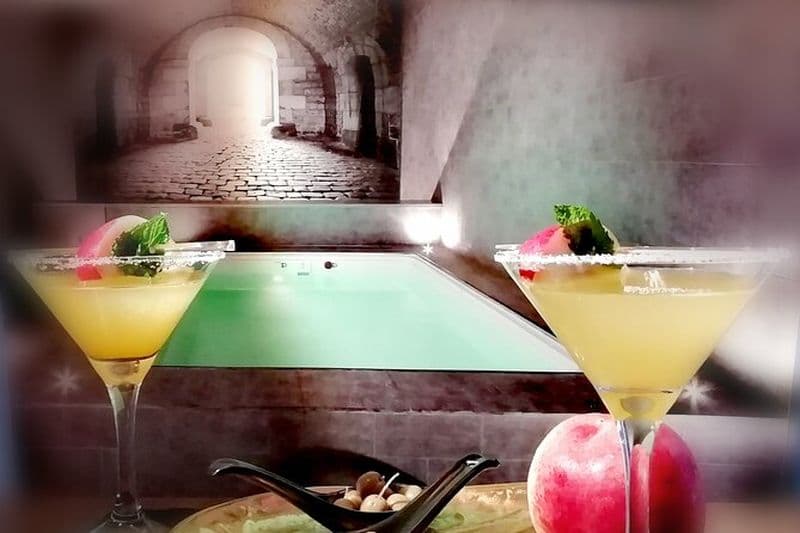 Séances flottantes à la belle étoile dans des spas privés