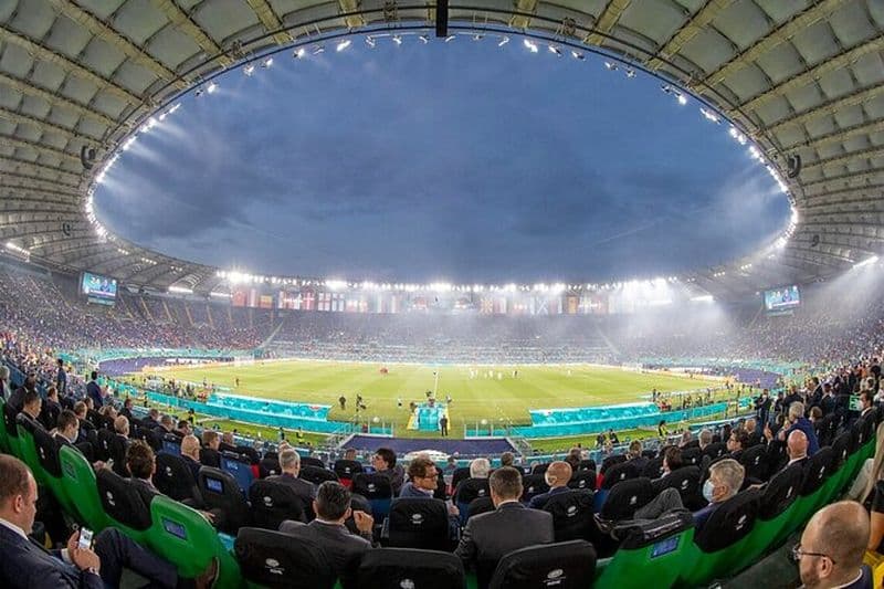 Bénédiction du pape et visite privée d'un match de football comme un vrai romain