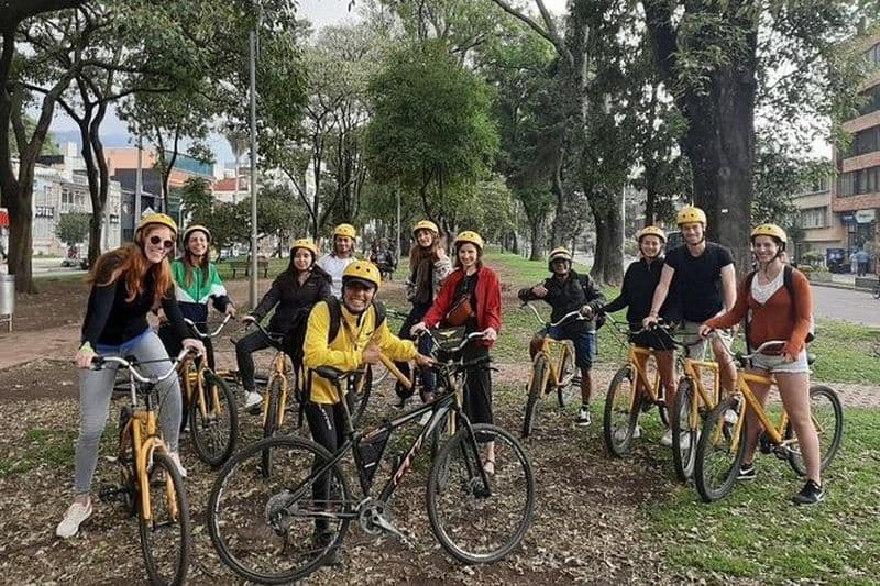Visite privée à vélo de Bogotá avec transport