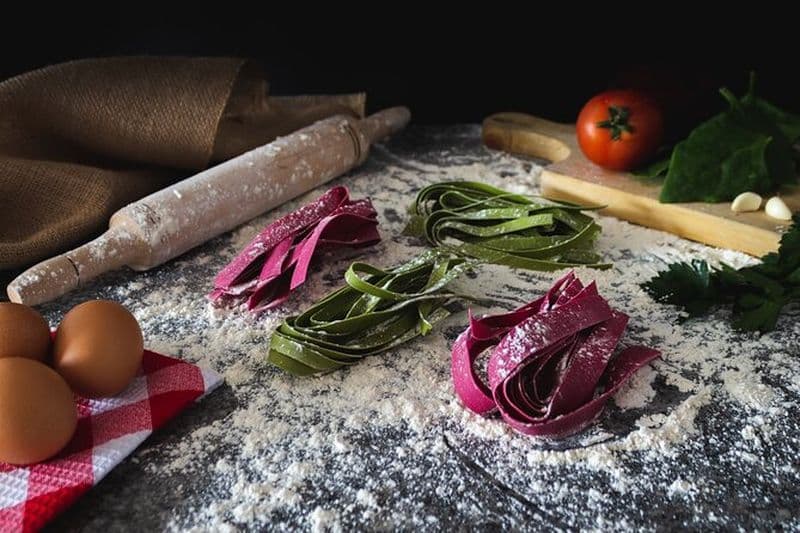 Cours de cuisine aux pâtes Tagliatelle et Ravioli colorées près d'Arezzo