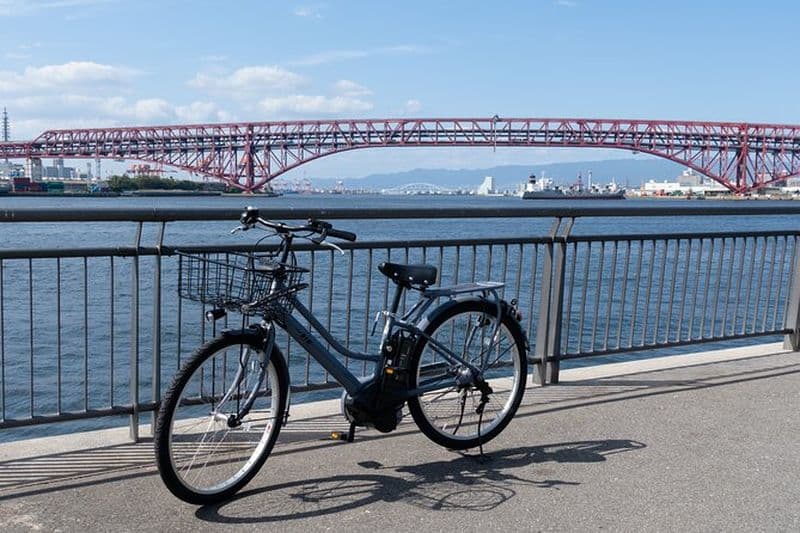 Demi-journée à vélo dans la région de la baie d'Osaka avec visite à vélo E-Assist
