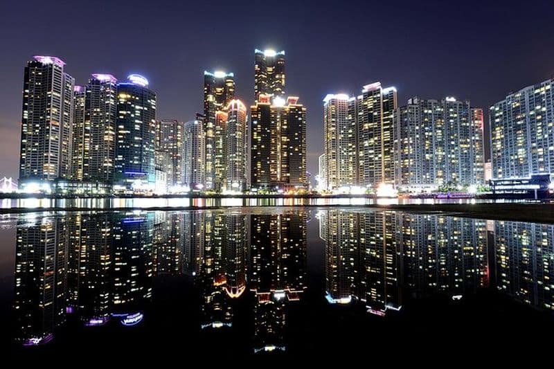 Visite nocturne de Busan incluant une croisière avec feux d'artifice