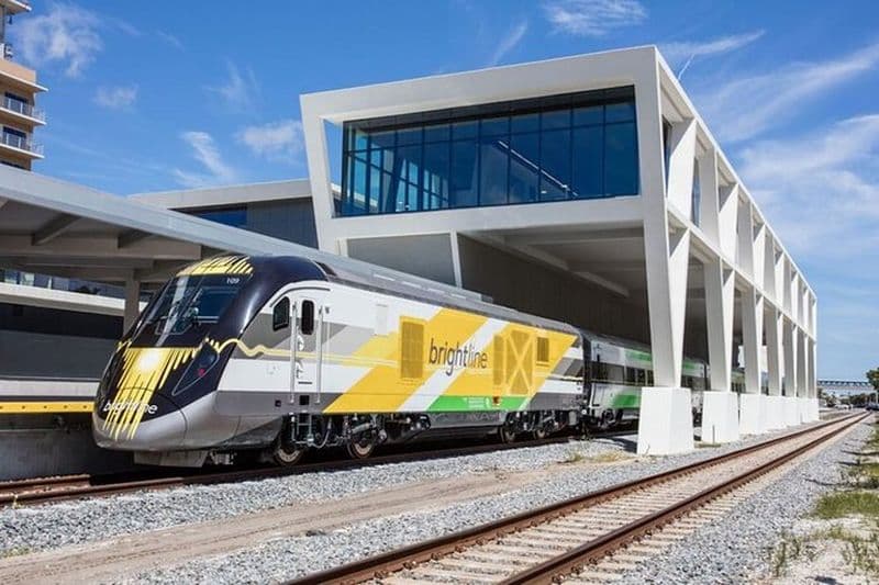 Brightline Orlando Train Station to Port Canaveral Bateaux de croisière