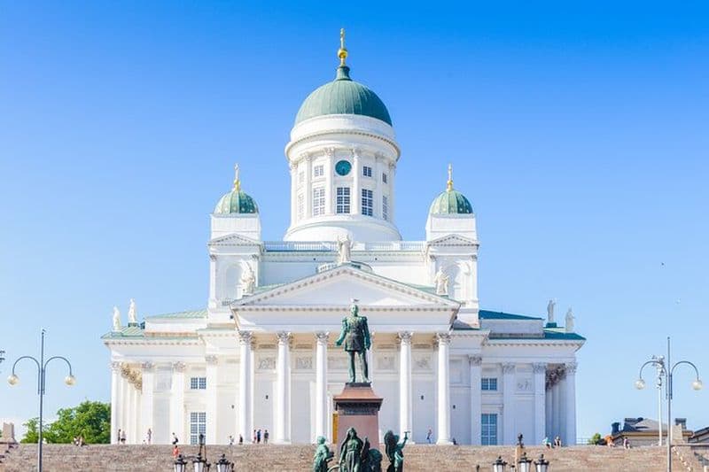 Visite panoramique privée d'Helsinki avec transfert aéroport