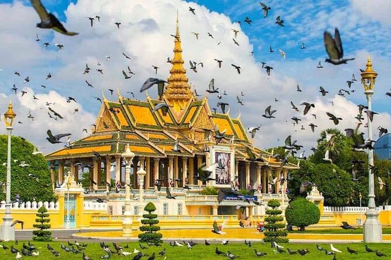 Billet Visite cachée de la ville de Phnom Penh, du palais royal et du Wat Phnom