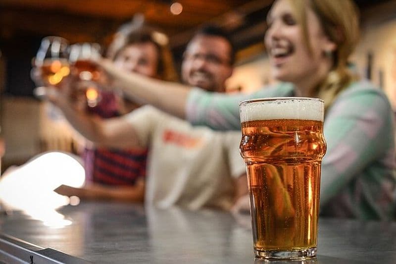 Visite d'une demi-journée de dégustation de bière artisanale et de spiritueux à Santorin